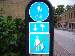 Vater mit Kind und Fahrrad?