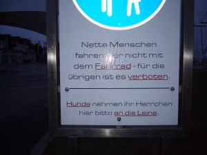 Fahrräder und Hunde