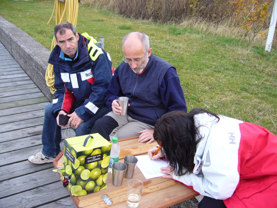 Grübeln über dem Fragebogen