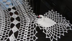 Häkel-Deckchen mit Schwan